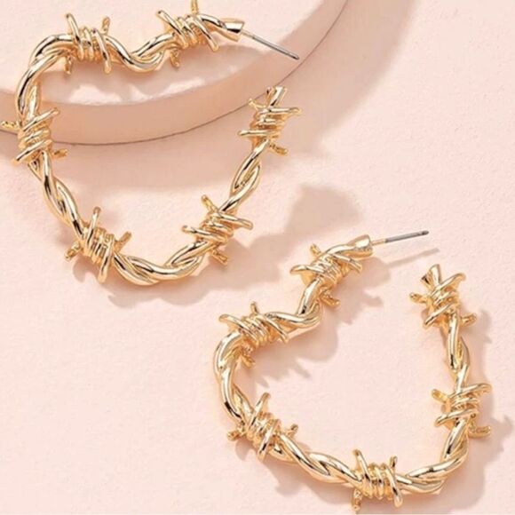 SALE Gold Punk Barbwire Heart Earrings - Picture 1 of 4